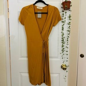 NWT Audrey 3+1 mustard side tie dress